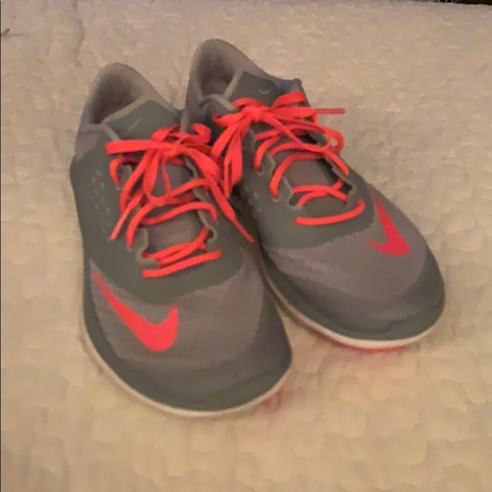 Women’s Nike FS Lite Run 2 Grey Pink Lightweight